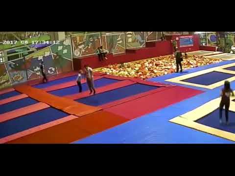 شاهد محاولة سياسي روسي إبهار ابنه بالشقلبة في الهواء تنتهي بوفاته