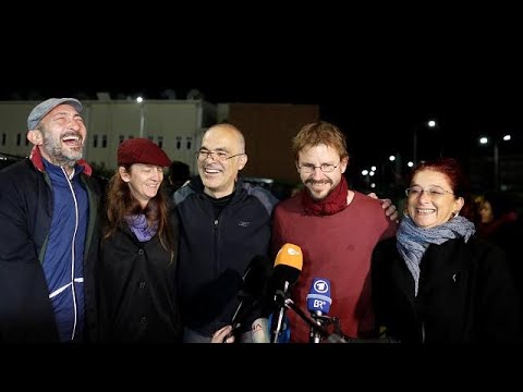 شاهد تركيا تفرج بكفالة عن 8 ناشطين في قضية تتعلق ب الإرهاب