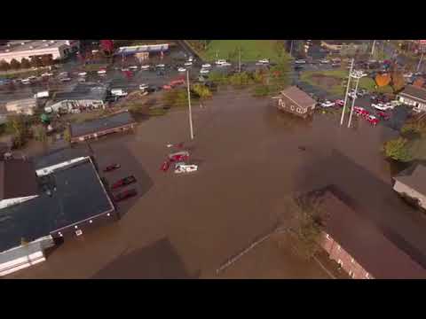 الفيضانات تغرق شوارع ولاية كارولينا الأميركية