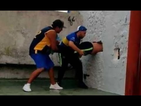 شاهد مشجع يلقى حتفه أثناء دخوله الملعب