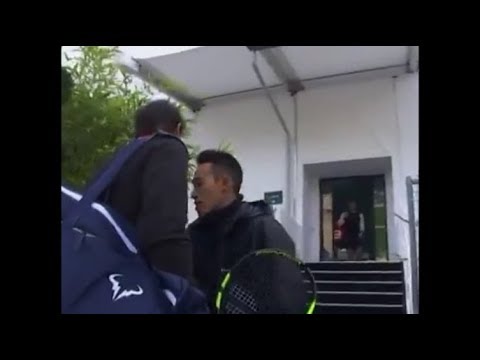 حارس أمن كرة التنس جهل يضع نادال في موقف محرج