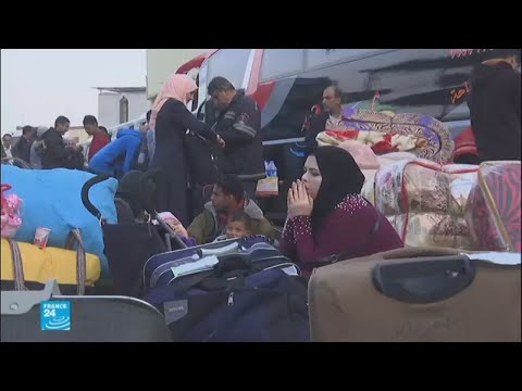 شاهد آلاف العالقين الفلسطينيين في معبر رفح الحدودي