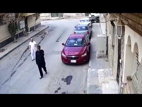شاهد توقيف حامل ساطور حاول خطف طفلين في الرياض