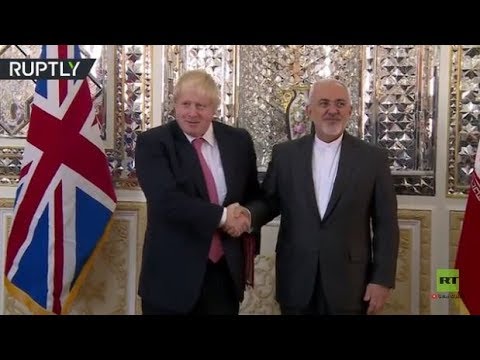 محمد جواد ظريف يستقبل نظيره البريطاني جونسون في طهران