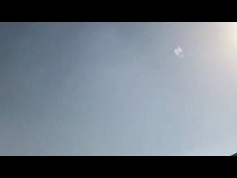 بالفيديو شظايا صاروخ باليستي تسقط على منزل فنان سعودي