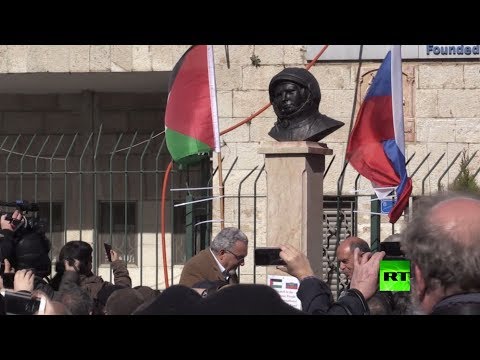 إزاحة الستار عن نصب تذكاري لأول رائد فضاء روسي في بيت لحم