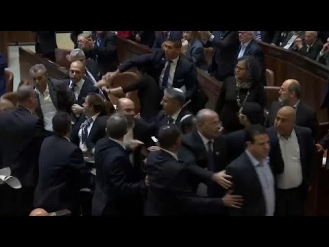 شاهد إخراج النواب العرب من الكنيست الإسرائيلي قبيل كلمة مايك بينس