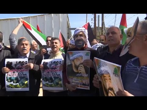 الجيش الإسرائيلي يفض مسيرة سلمية قرب رام الله بالرصاص وقنابل الغاز