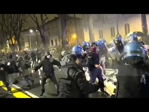 اليساريون يشتبكون مع الشرطة الإيطالية