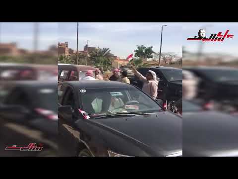 عدد كبير من أهالي حلوان يتجمعون ويرددون الهتافات