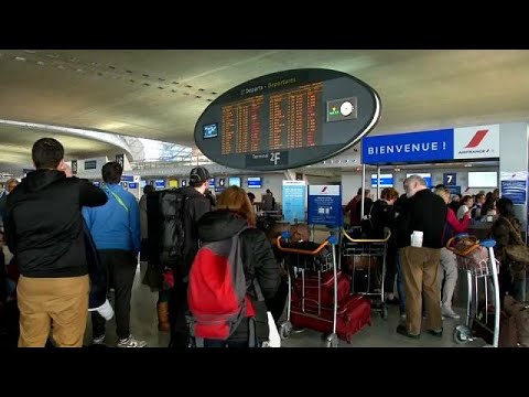 شاهد  النقابات العمالية في فرنسا تشل حركات النقل