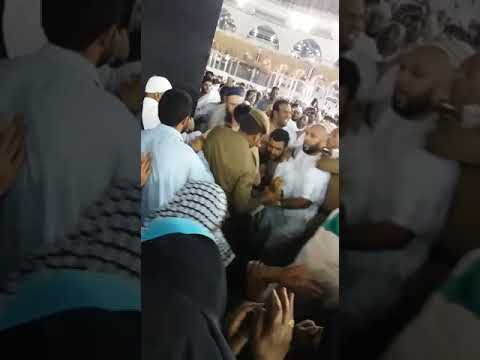 شاهد كيف تم اعتقال الجانب يحاول اشعال النار في الكعبة المشرفة