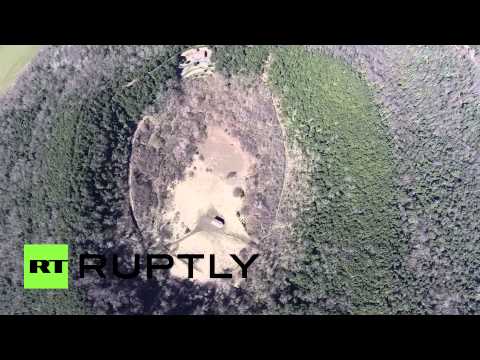 كنيسة داخل فوهة بركان في برشلونة