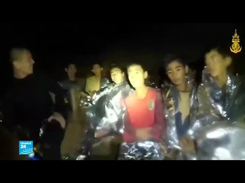 مقتل أحد المسعفين أثناء جهود إنقاذ أطفال مُحتجزين في كهف في تايلاند