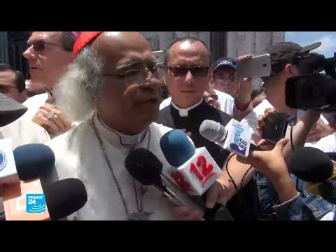 لحظة تعرض أساقفة وسطاء للحد من العنف للضرب في نيكاراغوا