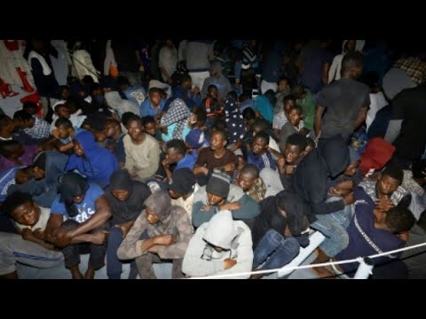 شاهد الشرطة الإسبانية توقف عصابات تهريب المهاجرين وتبيعهم كعبيد