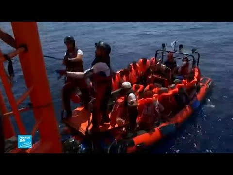 ليبيا ترفض استقبال سفينة تقل مهاجرين