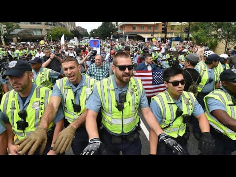 عشرات النازيين الجدد يتظاهرون في واشنطن مقابل مئات من المناوئين لهم