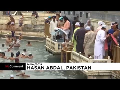 آلاف الهنود يحتفلون بعيد السيخ في باكستان