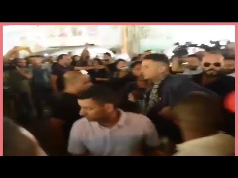 شاهد أحمد الفيشاوي ينفعل على الصحافيين ويضربهم