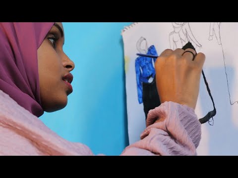 مصممو أزياء شباب من الصومال يشقون طريقهم في بلدٍ يتخبّطُ بالحروب