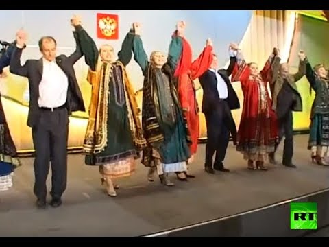 بوتين وبوش الابن يرقصان على أنغام أغنية روسية فولكلورية في لقاء الوداع