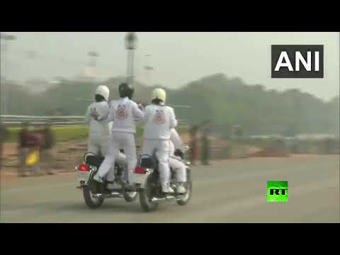 سائقات الدراجات النارية تظهرن مهاراتهن