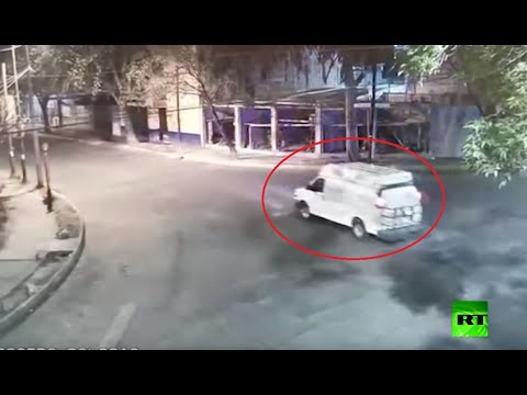 نزلاء يفرون من سجن المكسيك بسيارة الشرطة