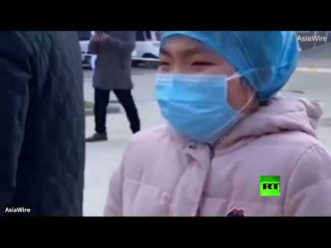 لقطات مؤثرة لـعناق في الهواء بين ممرضة وابنتها