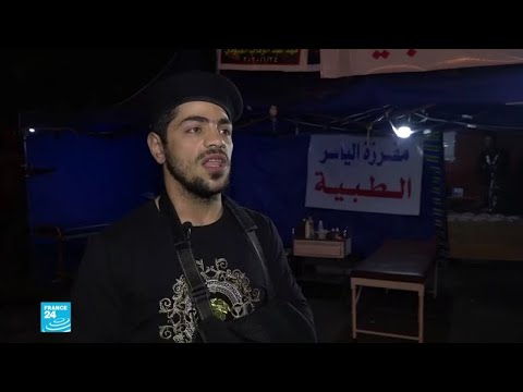 متظاهر عراقي أصيب مرتين ويساعد المتطوعين لعلاج المصابين