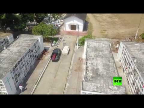 حفر قبور لـ800 جثة ضحايا كورونا في الإكوادور