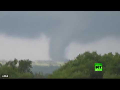 لحظة تشكل عاصفة عنيفة تضرب الولايات المتحدة