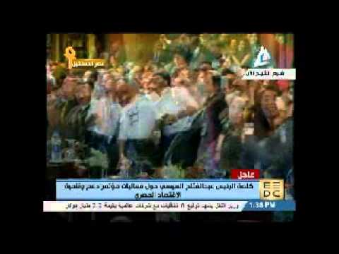 شاهد السيسي يلتقط صور سيلفي مع منظمي القمة الاقتصادية