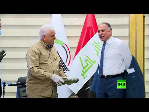 رئيس وزراء عراقي يرتدي للمرة الأولى زي الحشد الشعبي