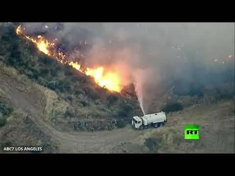 حرائق الغابات تجتاح تلال كاليفورنيا