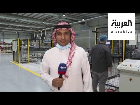 شاهد روبوتات تقوم بصناعة الألواح الشمسية في السعودية