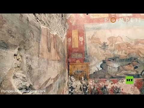 شاهد ترميم لوحة جدارية فريدة عمرها ألفا عام عثر عليها في بومبي