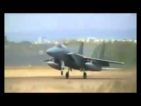 شاهدلقطات لطيار سعودي يستعرض مهارته بطائرة مقاتلة