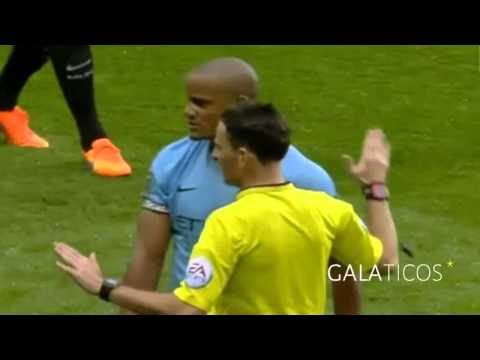 فيديو الحكم يرفض طرد كومباني أمام يونايتد