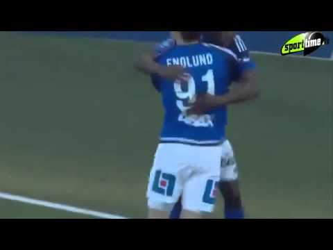 شاهد لاعب ينطح العارضة بشكل جنوني