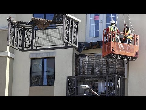 السلطات في بيركيلي تحقق في أسباب انهيار شرفة