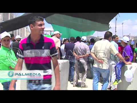 شاهد توافد المواطنين للصلاة في الأقصى عبر حاجز قلنديا