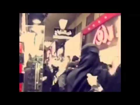 شاهد القبض على عامل متنكر بزي نسائي