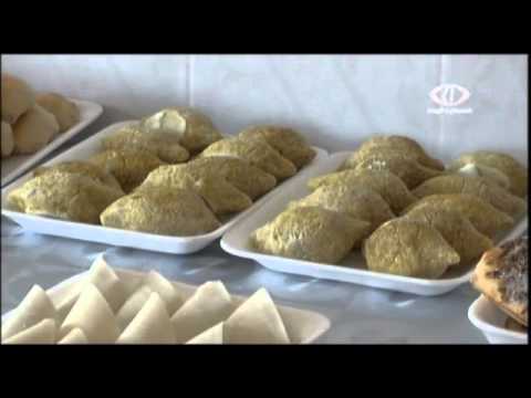 الفلسطينية عريب مقبول تحول مطبخ منزلها إلى مطعم صغير