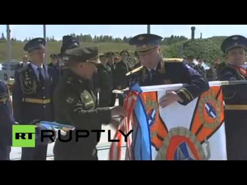 وزير الدفاع الروسي يقلد وسام سوفوروف لـ مطار بليسيتسك الفضائي