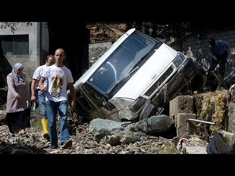 شاهد مقتل أربعة أشخاص في فيضانات مقدونيا