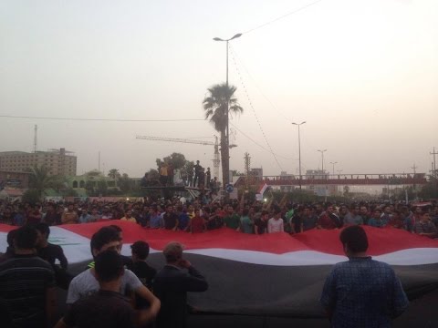 شاهد آلاف العراقيين يتظاهرون ضد الفساد في بغداد والجنوب