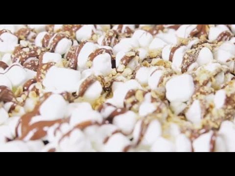 شاهد طريقة إعداد بيتزا النوتيلا بالمارشميلو