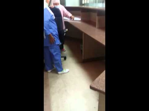 بالفيديو ممرضات يطاردن فأرًا في مستشفى عسير المركزي