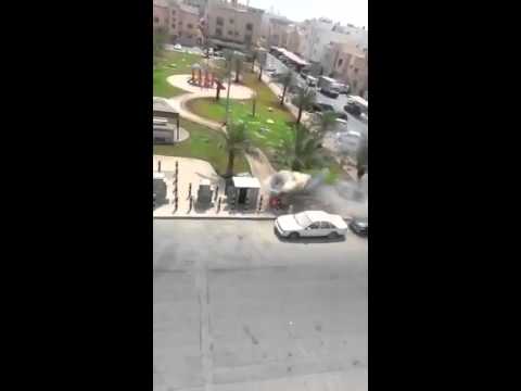 شاهد انفجار كابينة كهرباء بسبب ارتفاع درجة الحرارة في جدة